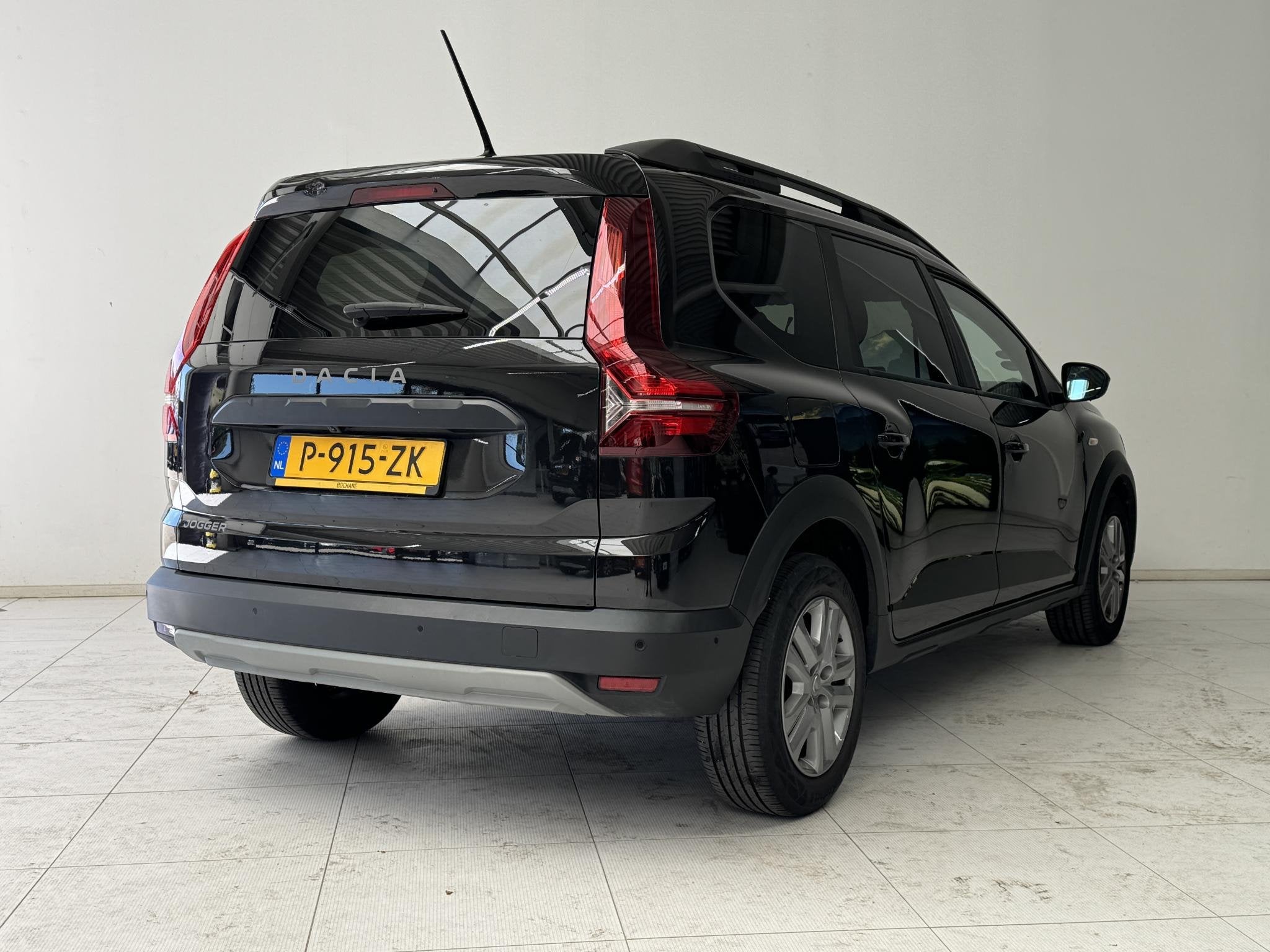 Dacia Jogger 1.0 TCe Bi-Fuel Comfort 5p. | Navigatie | Camer, Auto's, Dacia, Gebruikt, Met garantie (alle), Zwart, Origineel Nederlands