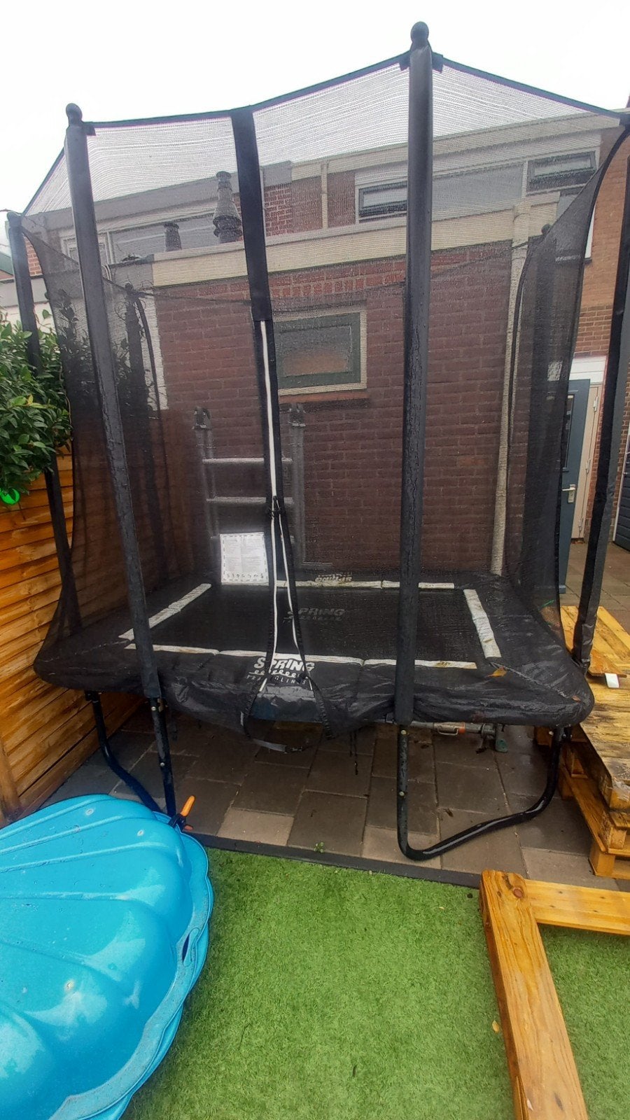 Mooie trampoline, 1,50/2,00 mtr, met net, Ophalen