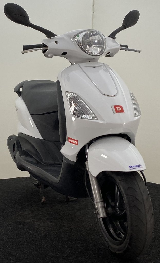 Derbi Boulevard 25km/uur wit, Piaggio, Gebruikt, Ophalen of Verzenden, Benzine