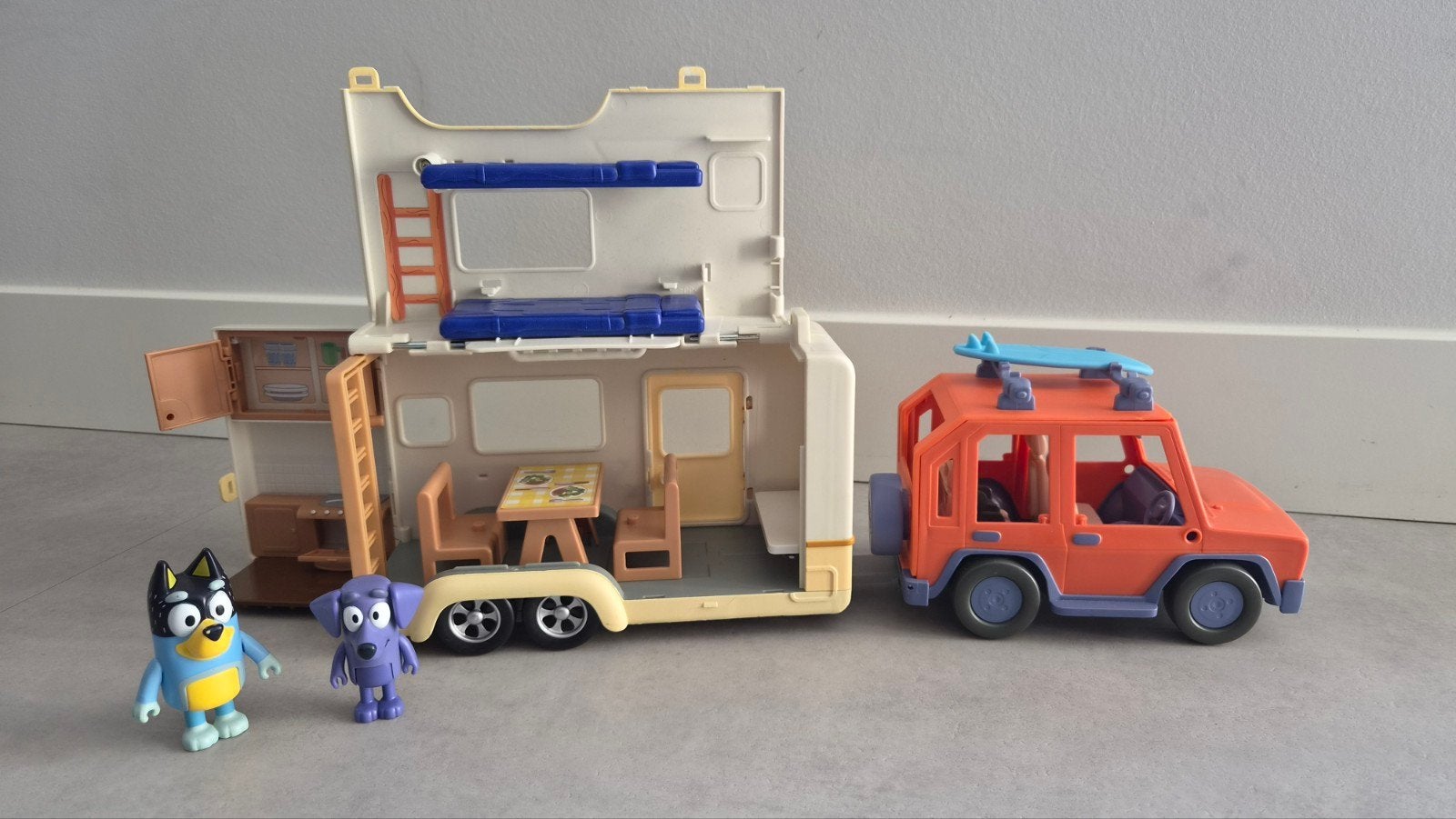Bluey Camper Speelset met Auto en Figuren, Ophalen, Zo goed als nieuw, Jongen of Meisje
