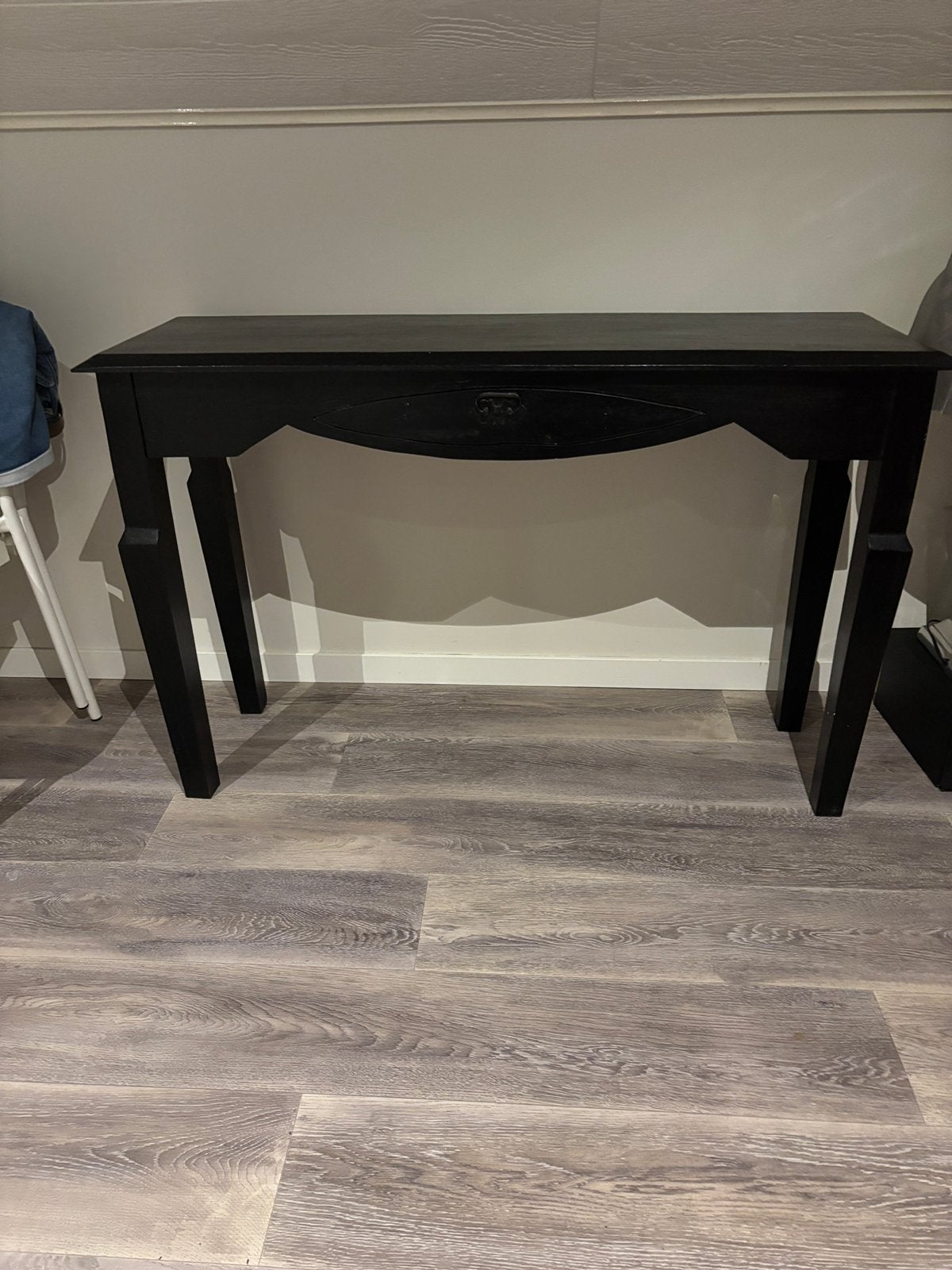 Zwarte houten sidetable, Ophalen, Gebruikt, 100 tot 150 cm, Overige houtsoorten
