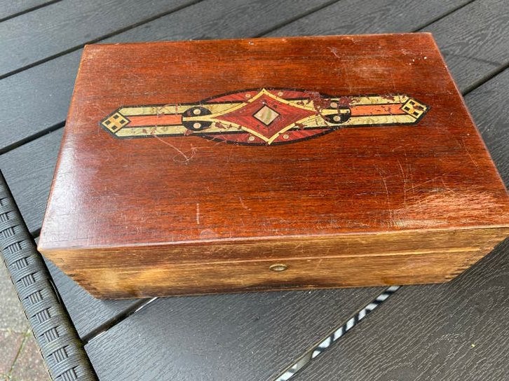 Antieke houten naaidoos of juwelenkistje met spiegel, Verzenden