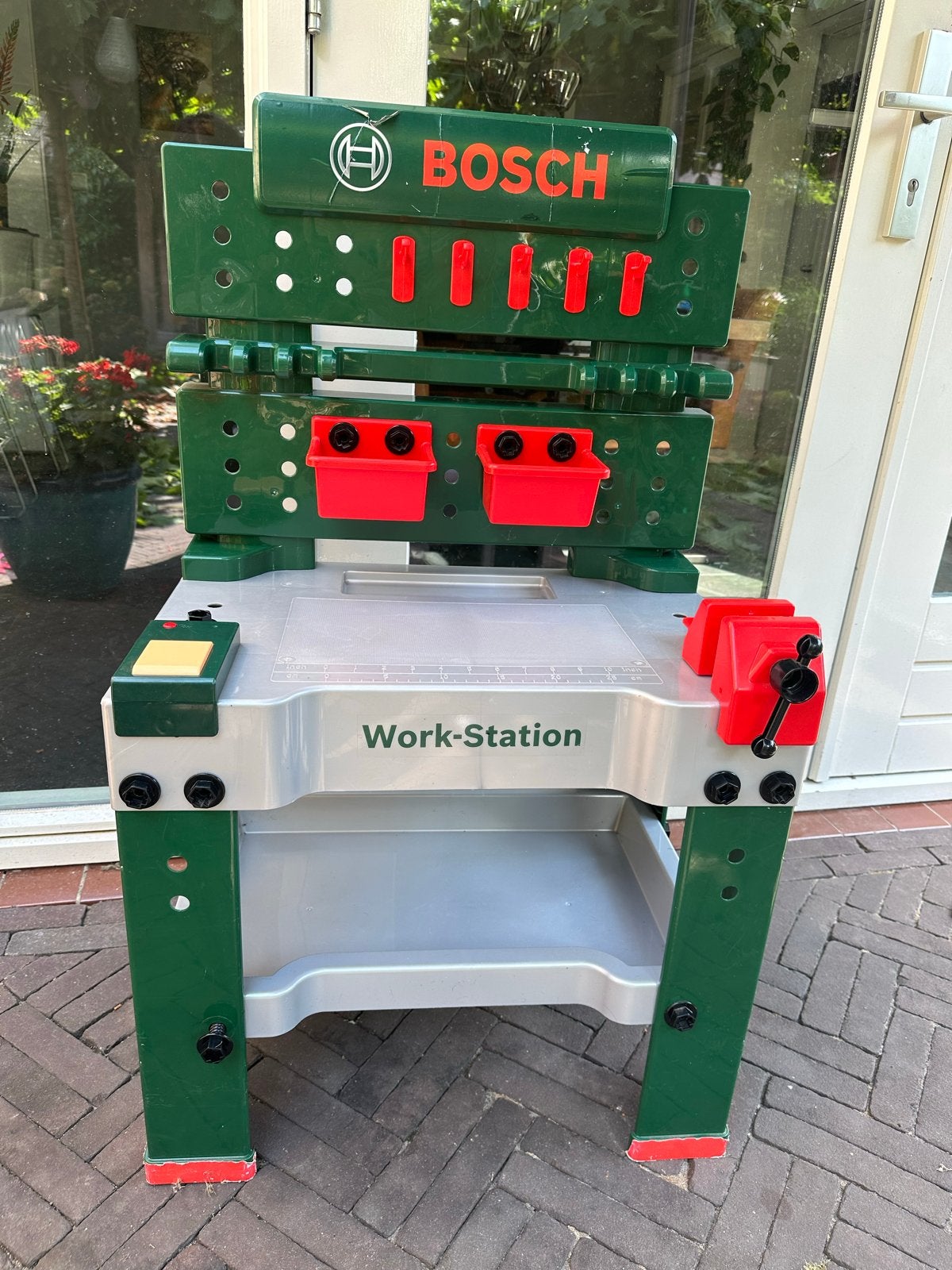 Bosch kinderwerkbank met gereedschap en accessoires, Ophalen, Zo goed als nieuw, Bouwen