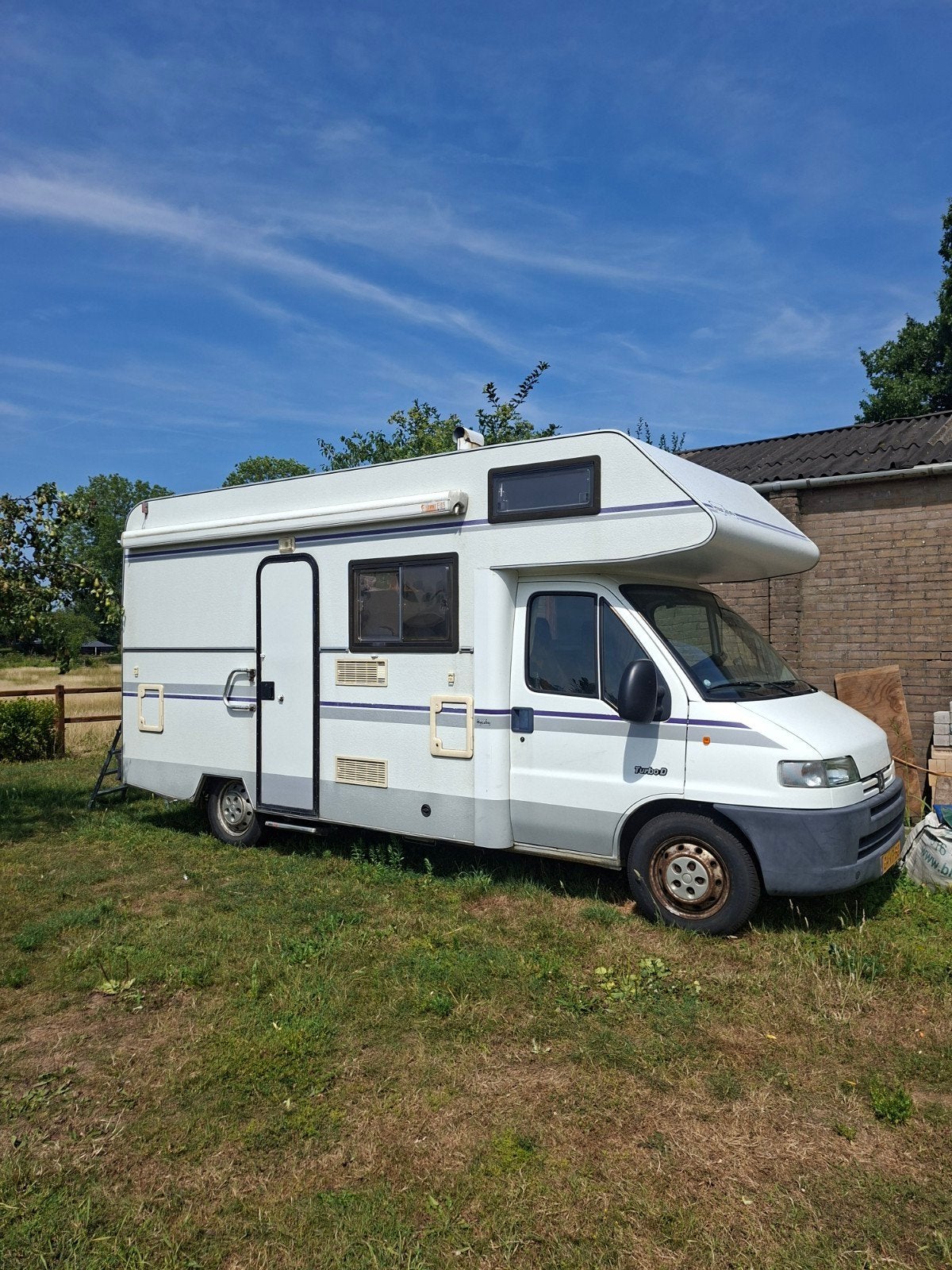 Hucabo camper Peugeot (bouwjaar 2000) - Klaar voor avontuur!, Overige merken, Standaard zit, Alkoof, Ringverwarming