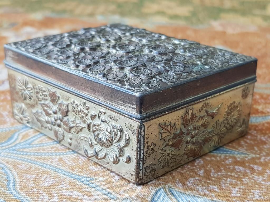 Mooi oud silverplate doosje uit Engeland met bloemen 7,6 cm., Ophalen of Verzenden