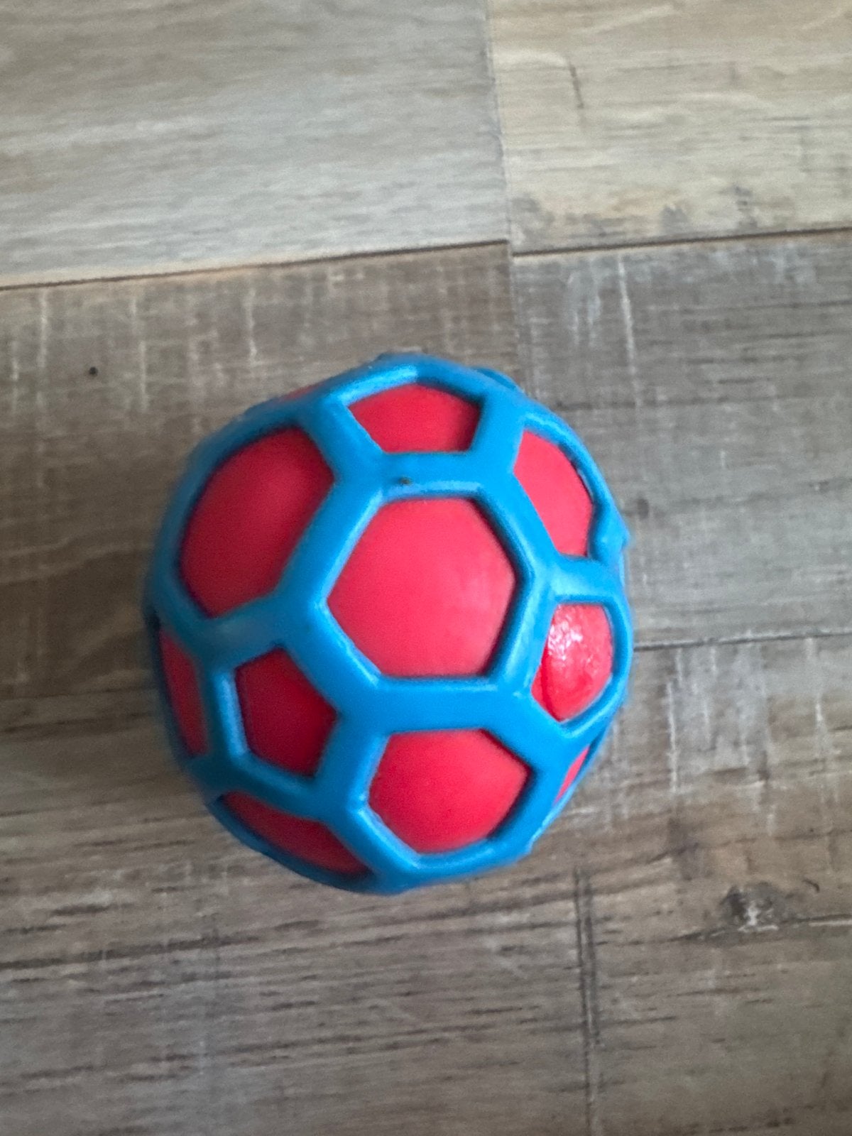 Rode en blauwe stressbal, Ophalen, Zo goed als nieuw