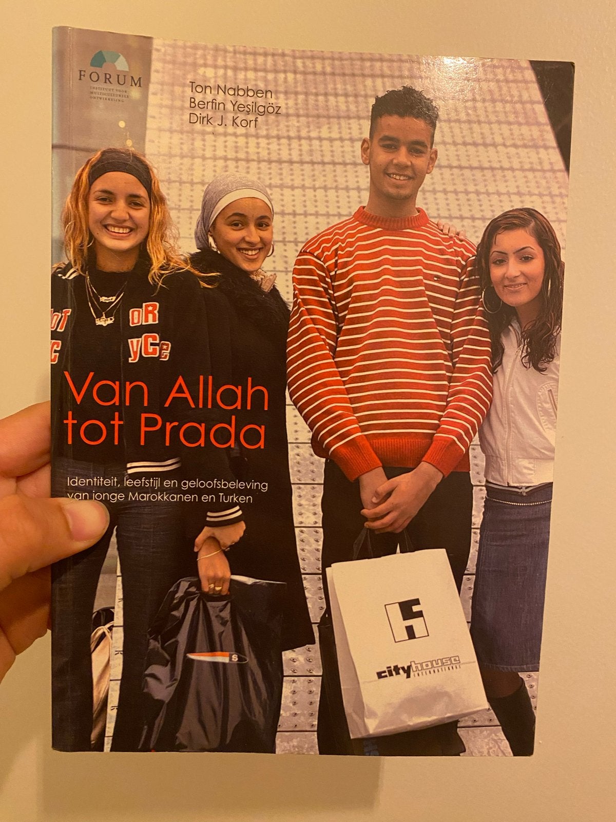 Van Allah tot Prada - Identiteit jonge Marokkanen en Turken, Ophalen of Verzenden, Zo goed als nieuw, Nederland