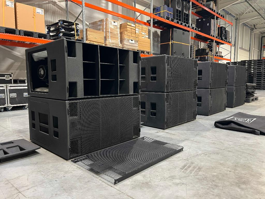 Martin Audio SXH218 2x18" sub + wheels + cover 148dB (8x), Overige merken, Gebruikt, Subwoofer, Ophalen of Verzenden