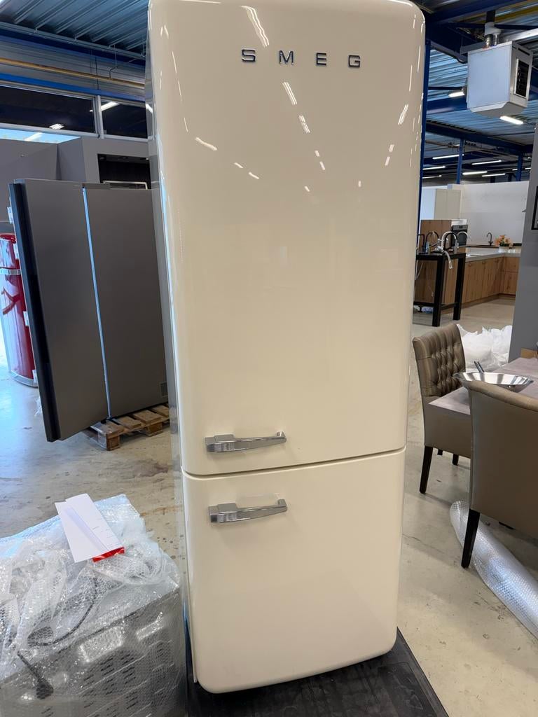 SMEG Jaren 50 Koelkast FAB38RCR6 - Nieuw uit verpakking, Witgoed en Apparatuur, Koelkasten en IJskasten, Ophalen, 200 liter of meer