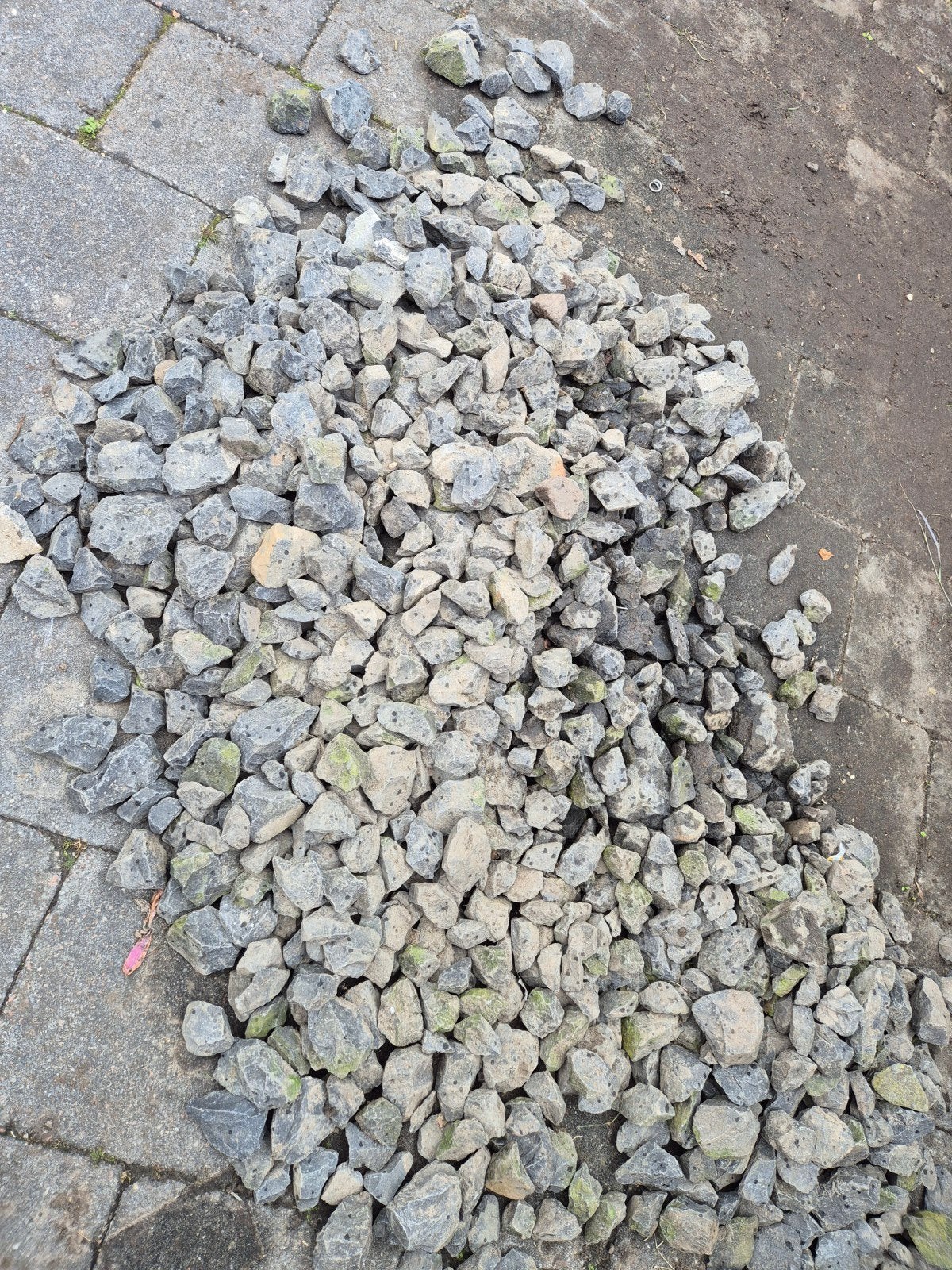 Gratis: Basalt Split - grijs/zwart, Ophalen, Gebruikt, Grind, Basalt