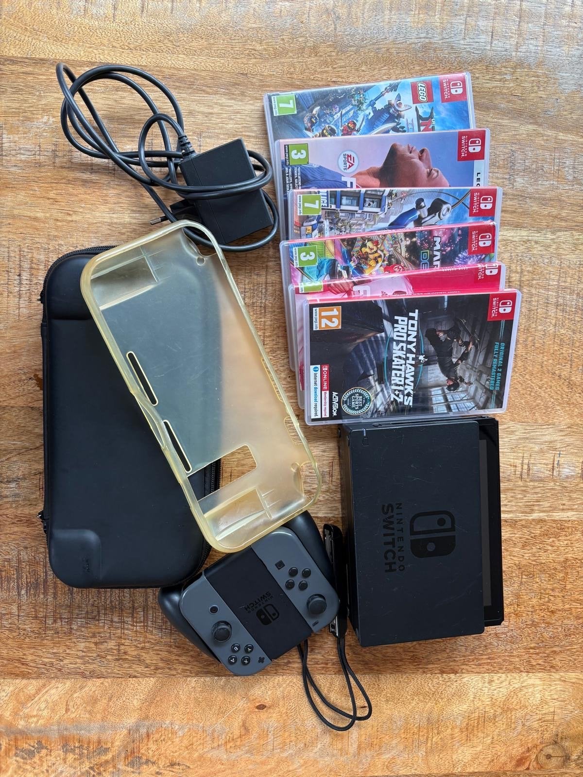 Nintendo Switch met 6 games en accessoires, Spelcomputers en Games, Spelcomputers | Nintendo Switch, Ophalen of Verzenden, Gebruikt