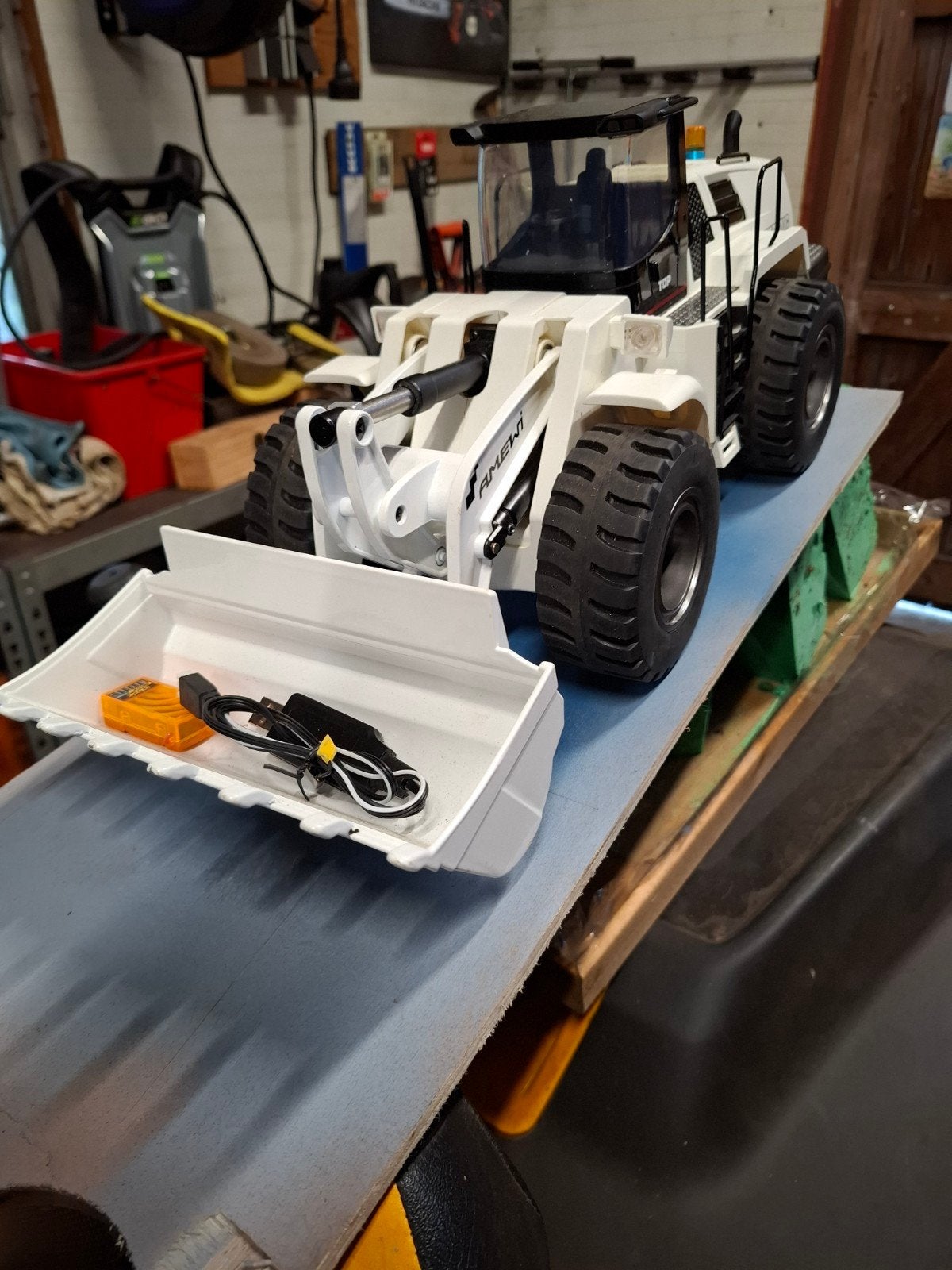 RC Wiellader Amewi Strong Power  1:14, Ophalen of Verzenden, Gebruikt, Schaal 1:14