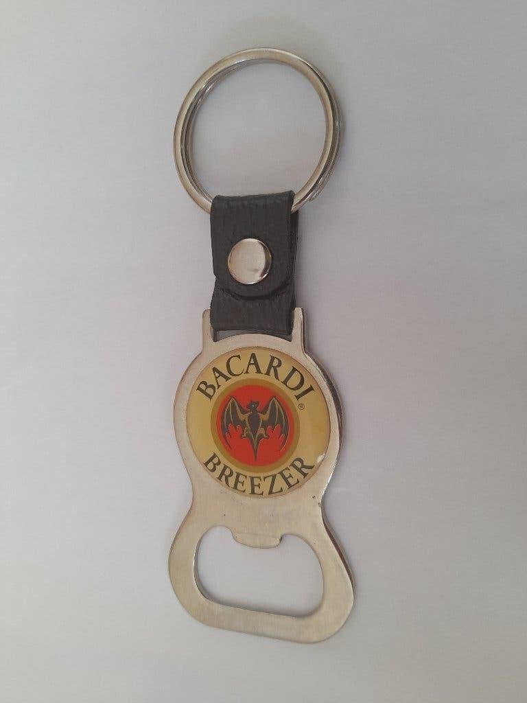 Bacardi Breezer sleutelhanger met fles opener, Ophalen of Verzenden, Zo goed als nieuw, Merk