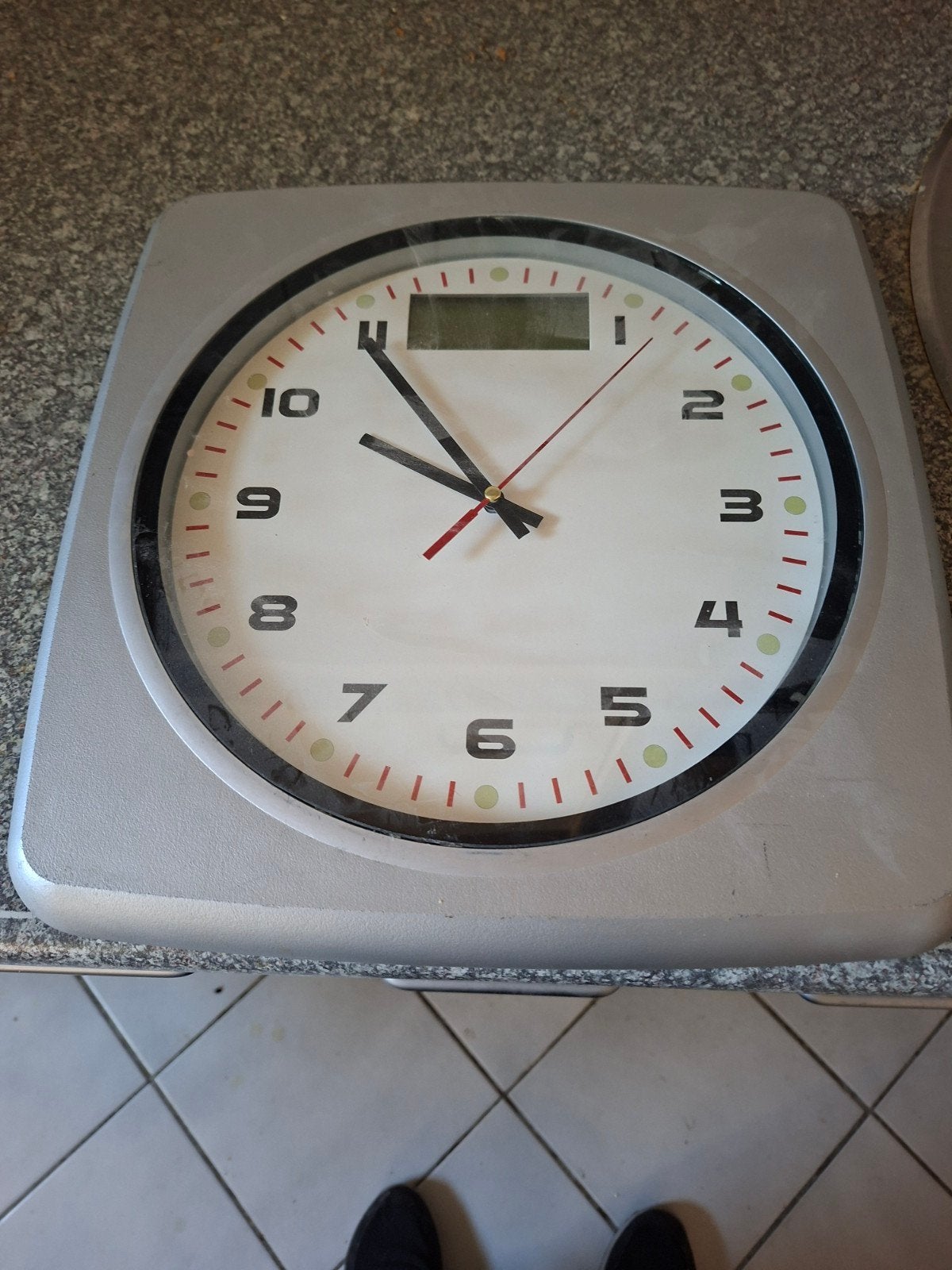 klok en ook weegschaal, Ophalen of Verzenden, Wandklok