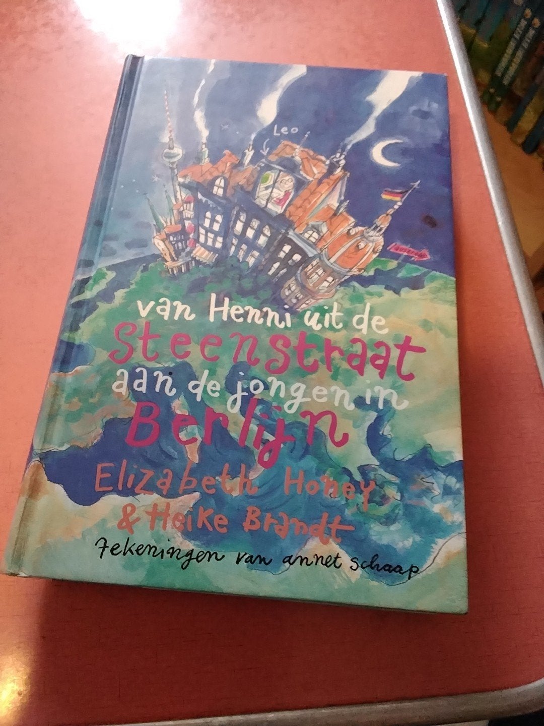 van henni uit de steenstraat aan de jongen in Berlijn € 5, Boeken, Ophalen of Verzenden, Zo goed als nieuw