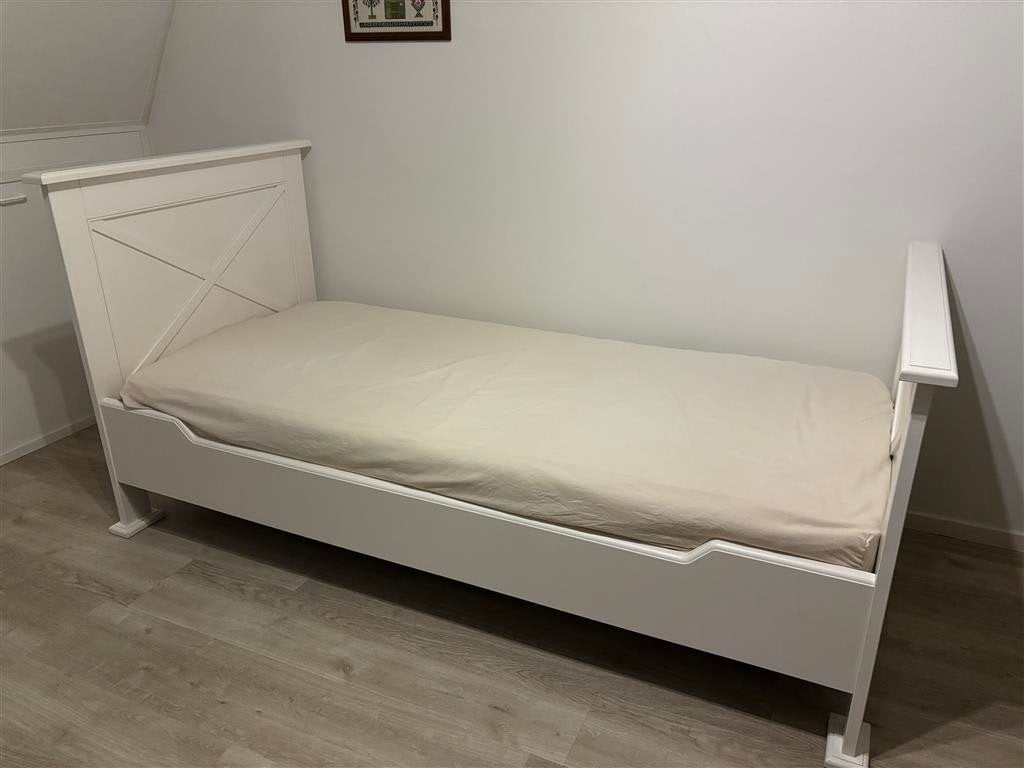 Wit eenpersoonsbed met lattenbodem en matras, 85 tot 100 cm, Zo goed als nieuw, 180 cm of meer, Ophalen