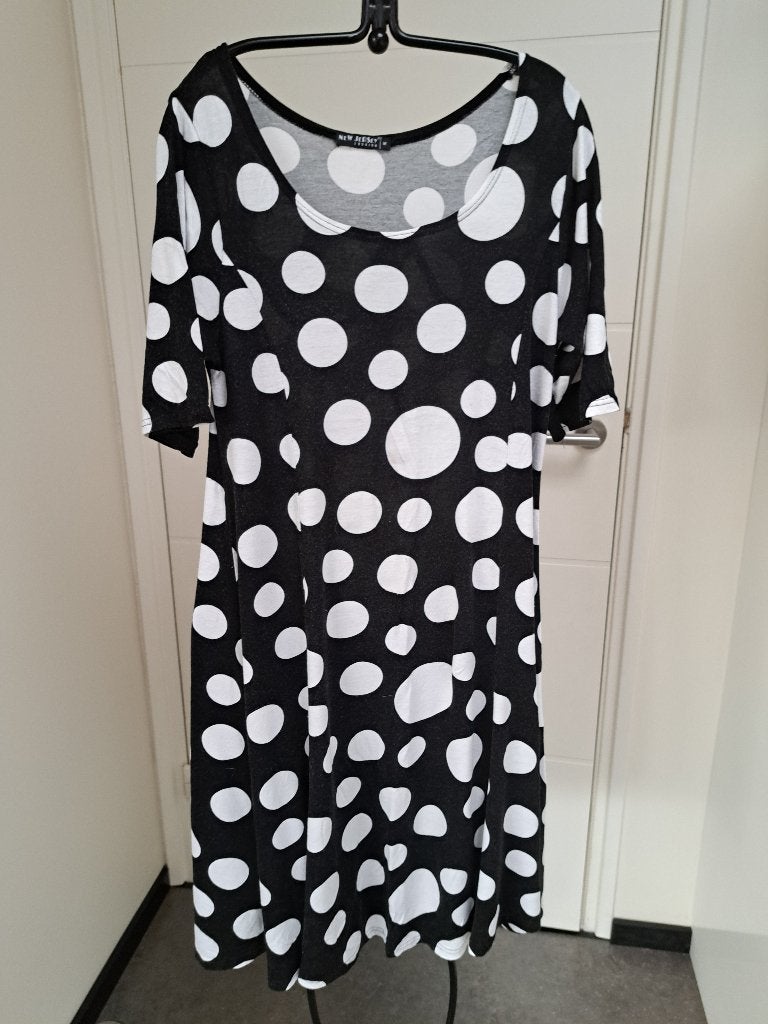 jurk zwart met witte stippen, maat M, Kleding | Dames, Jurken, Maat 38/40 (M), Zwart, Ophalen of Verzenden, Zo goed als nieuw