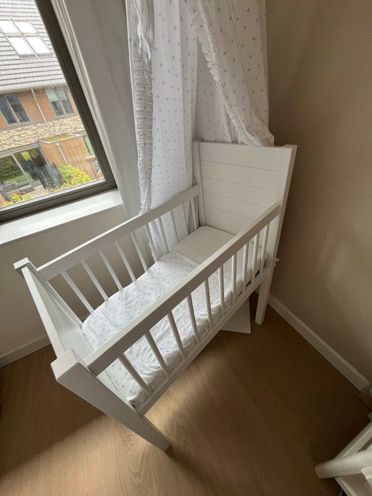 Kidsmill wieg Noa wit, Kinderen en Baby's, Babywiegjes en Ledikanten, Ophalen, Zo goed als nieuw, Wieg