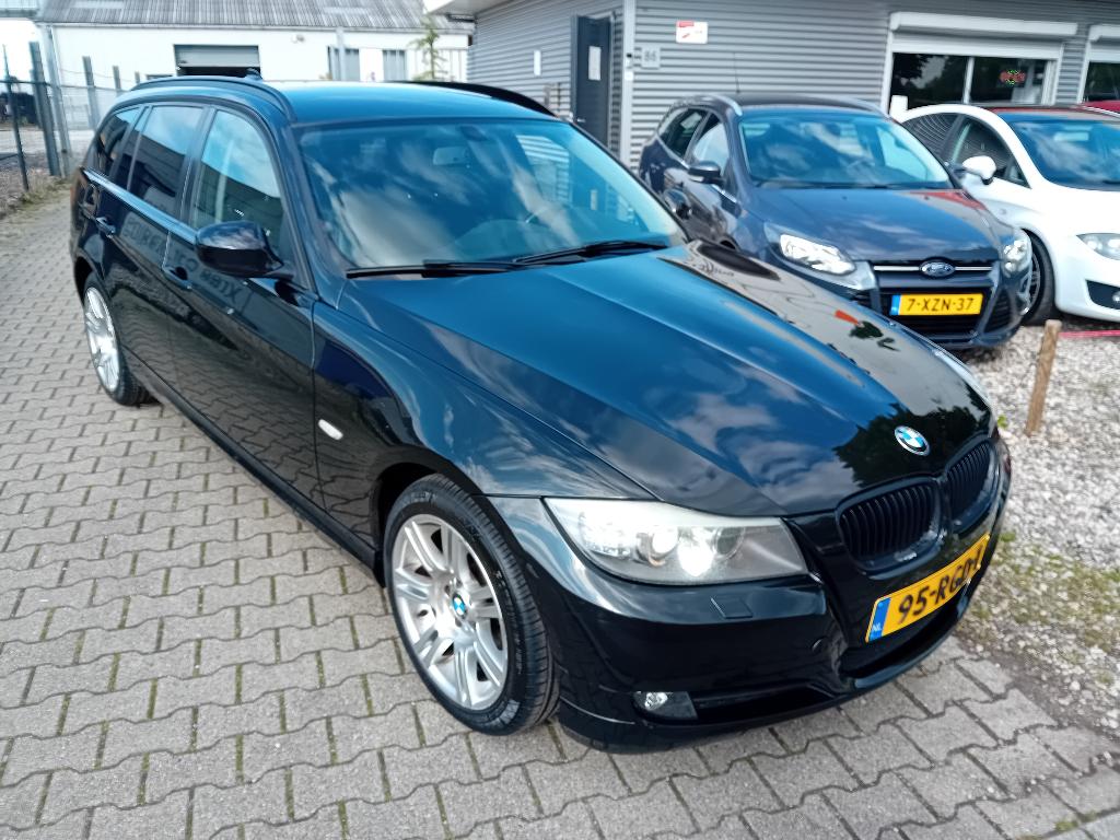 BMW 3-Serie 2.0 318 I Touring BJ2011 APK 15-10-2026, Auto's, BMW, Euro 5, Achterwielaandrijving, Zwart, Zwart
