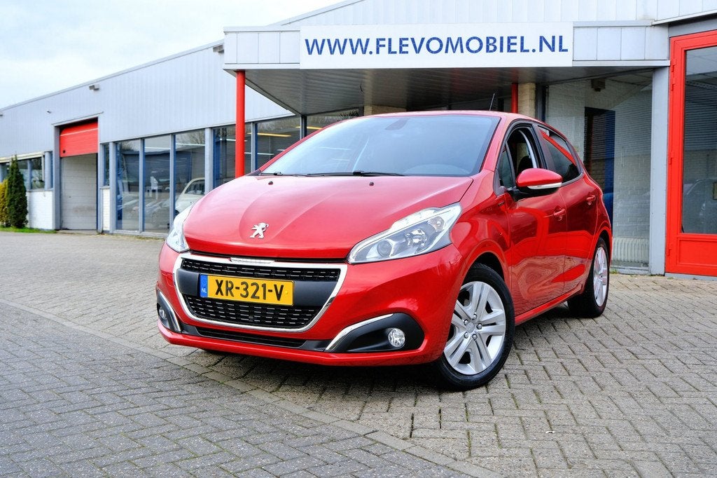 Peugeot 208 1.2 PureTech Signature 5-drs *29.600km!* Navi|1e, Auto's, Peugeot, 83 pk, Euro 6, 1199 cc, Bluetooth