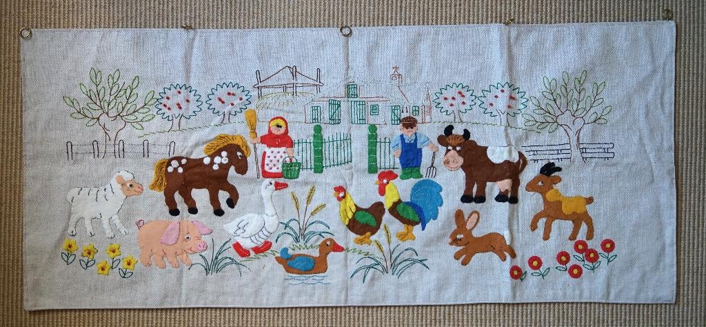 wandkleed kinderkamer stof vilt boerin kip paard handgemaakt, Ophalen of Verzenden, Gebruikt, Wanddecoratie