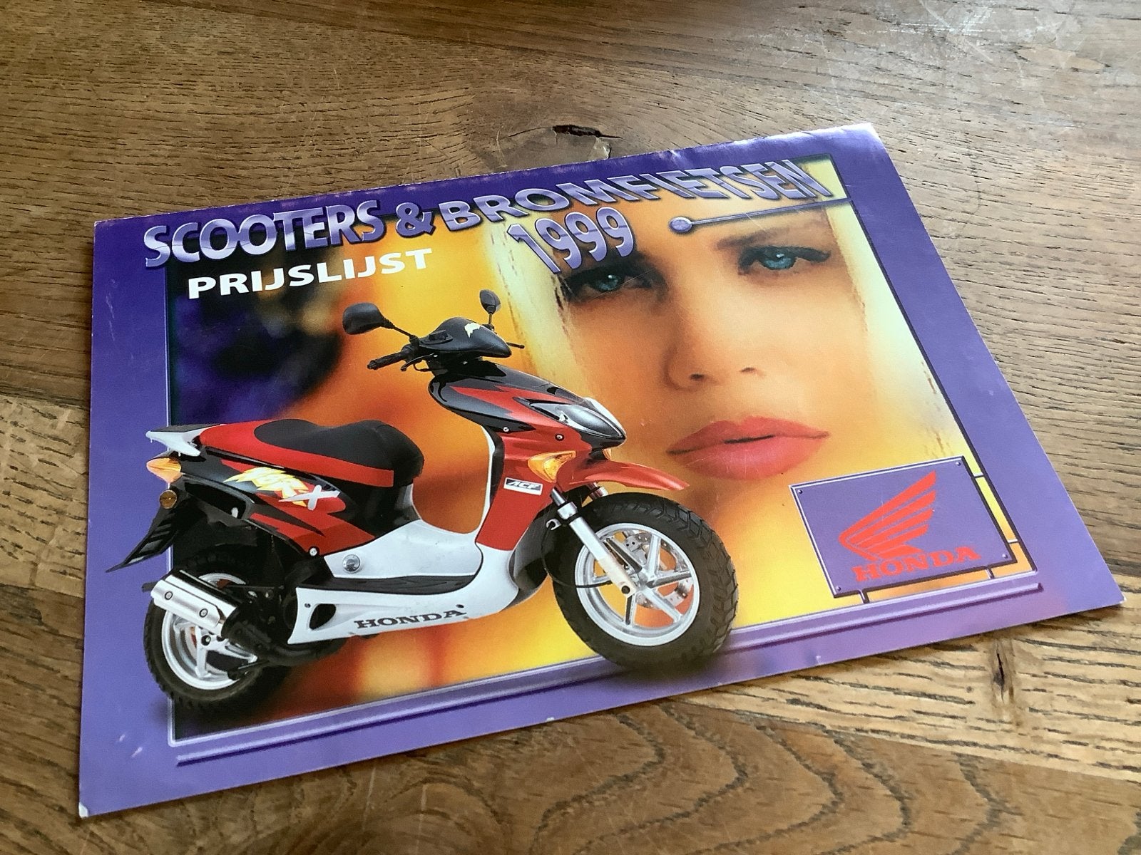 Honda Scooters & Bromfietsen originele Prijslijst 1999., Fietsen en Brommers, Ophalen of Verzenden, Nieuw
