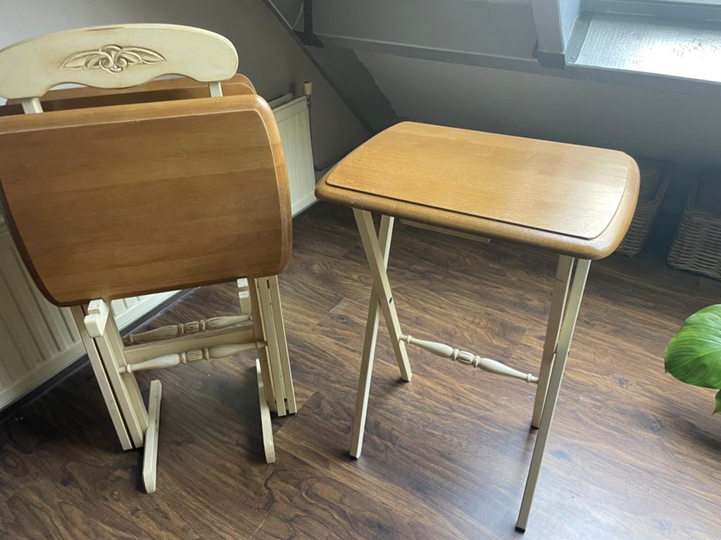 4 bijzet klaptafeltjes op rek, Ophalen, Zo goed als nieuw, Rond, Minder dan 55 cm