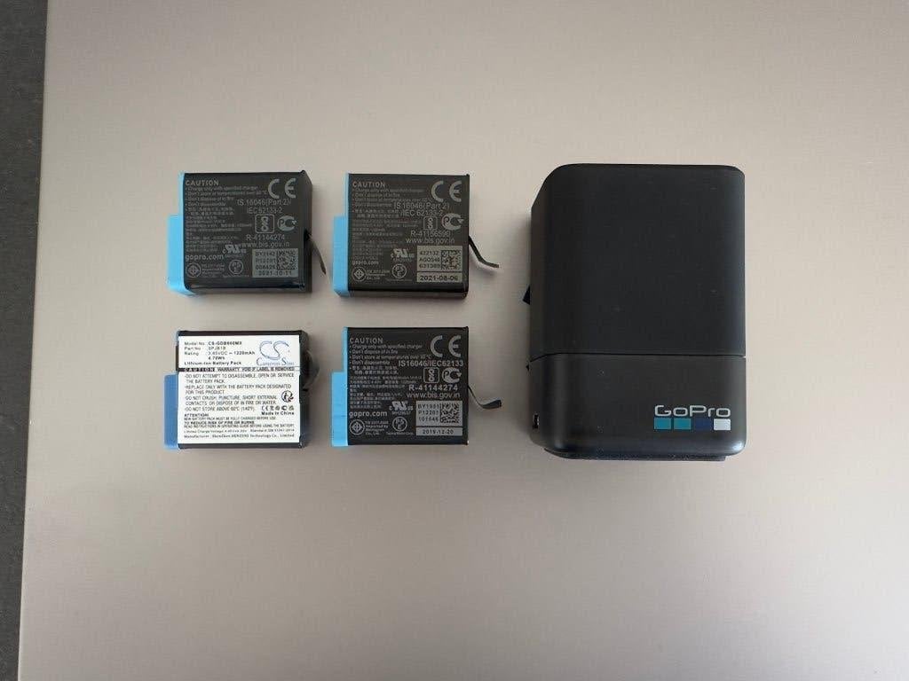 GoPro Dual Charger / Oplader + 4 batterijen