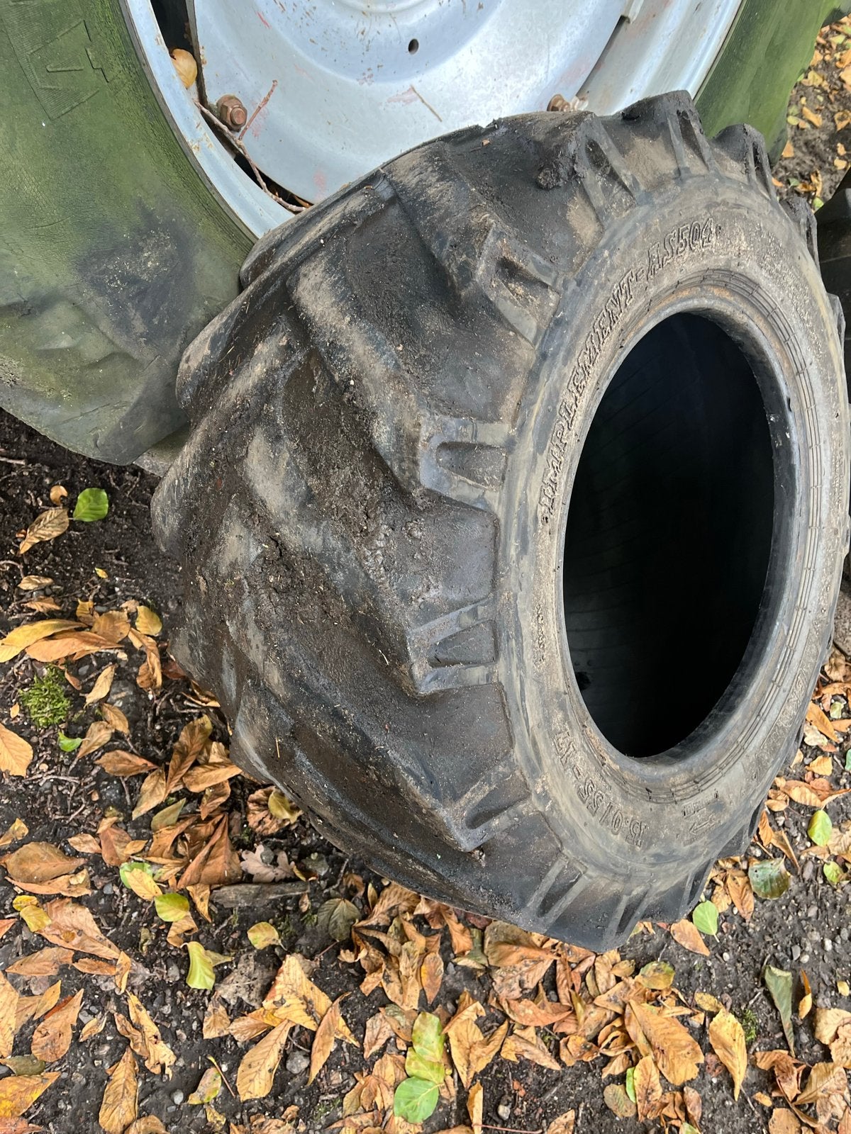 3 gebruikte Shovelbanden met weinig profiel - 15.0/55-17, Ophalen