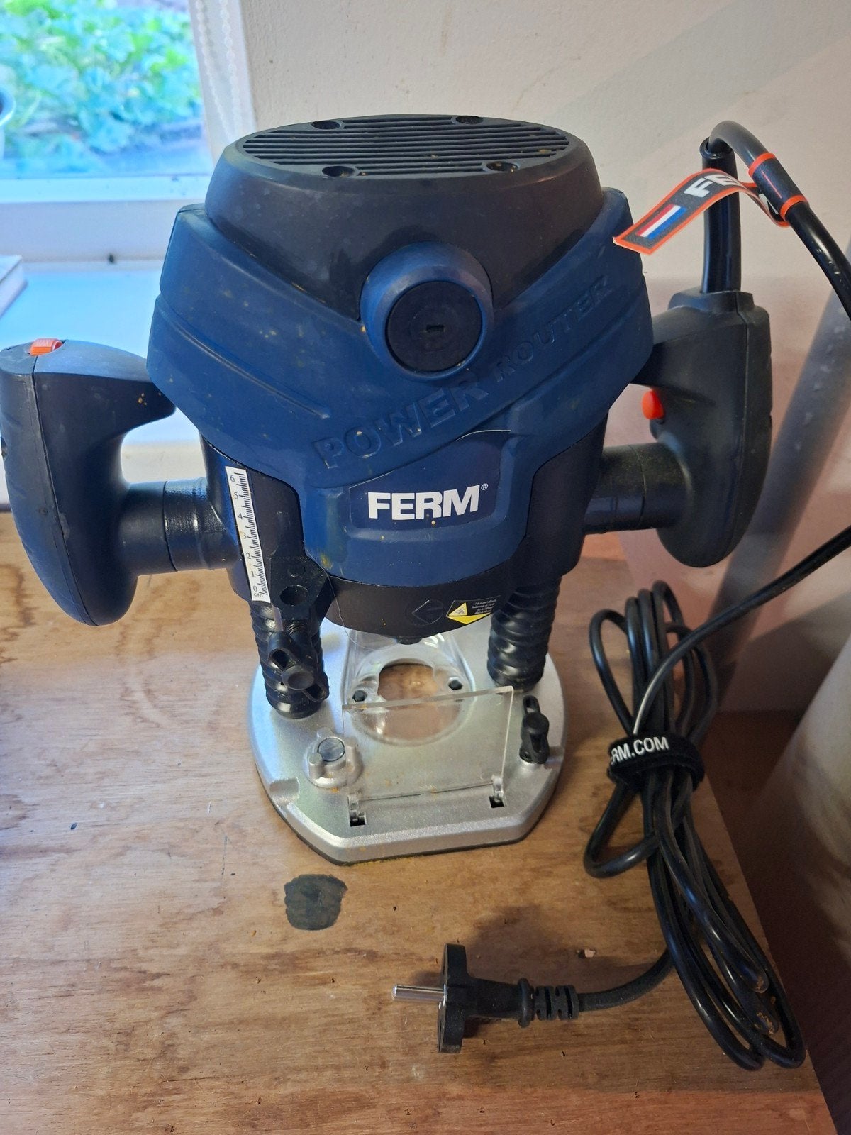 Ferm Bovenfrees PRM1015 - Nieuw in doos met accessoires, Doe-het-zelf en Verbouw, Gereedschap | Freesmachines, FERM, Nieuw, Ophalen of Verzenden