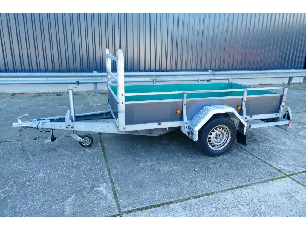 Bij Eemsned een Atec bakwagen afm ca 250 x 135, Gebruikt