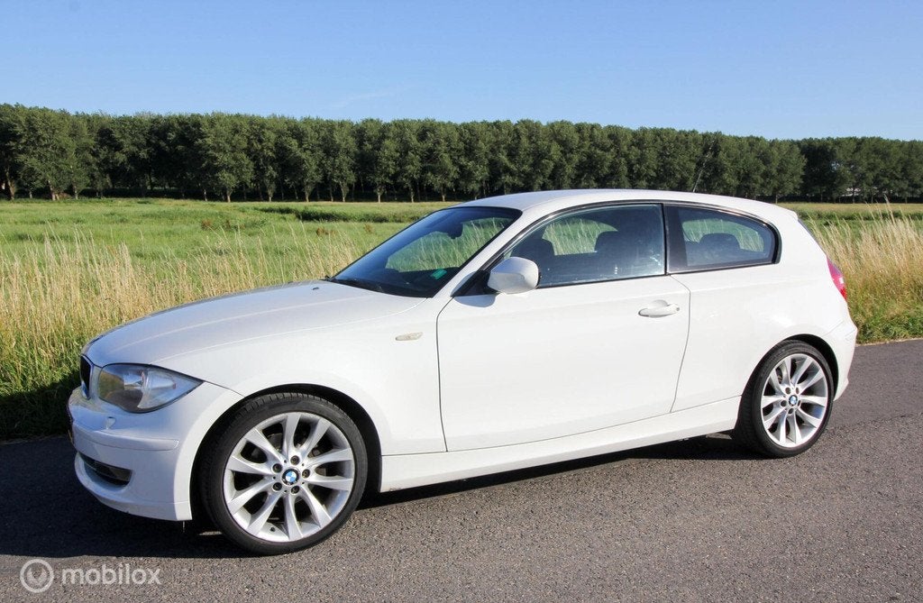 BMW 1-serie 118i Business Line 3-drs LCI 143pk Xenon Navi Vo, Euro 5, Wit, Origineel Nederlands, 1265 kg