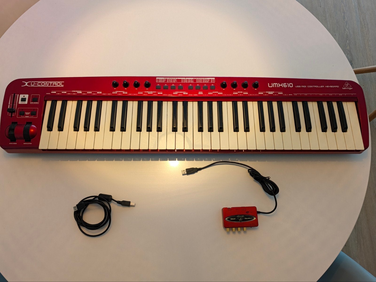 Behringer UMX 610 USB/MIDI Controller Keyboard met UCA222, Aanslaggevoelig, Ophalen, Overige merken, 61 toetsen