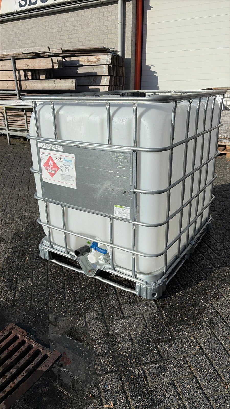 1 zeer schone IBC 1000 liter voorheen alcohol 18% ingezeten, Kunststof, Met kraantje, 150 liter of meer, Ophalen of Verzenden