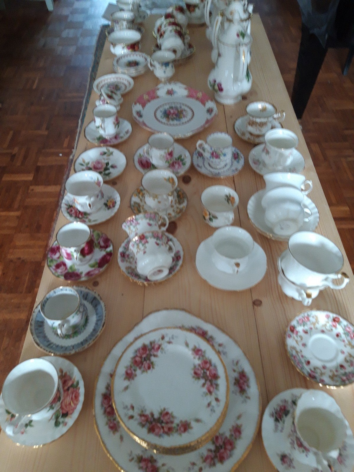 Engels porselein, royal Albert  ca 42 stuks, Ophalen