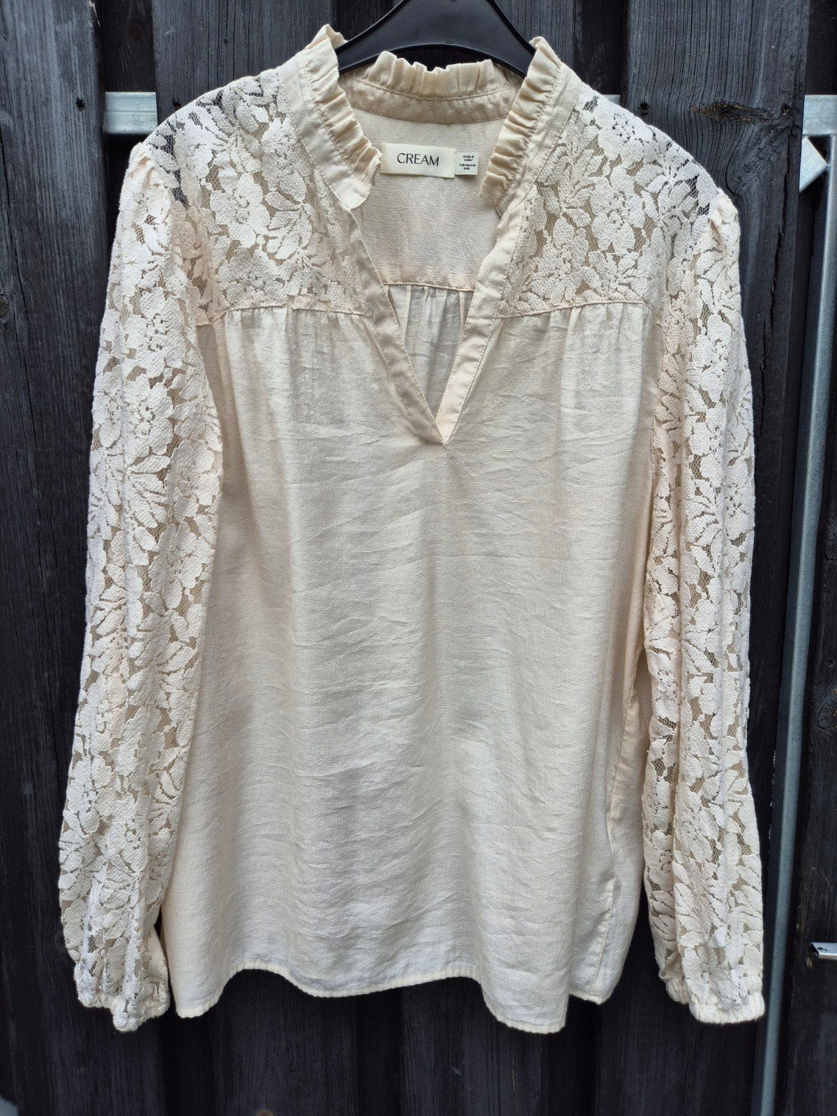 Crème blouse met kanten mouwen - Maat 46, Beige, Maat 46/48 (XL) of groter, Nieuw, Ophalen of Verzenden