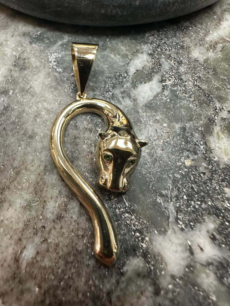 Elegante 14k Gouden Panter Hanger met Groene Ogen, Ophalen of Verzenden, Zo goed als nieuw, Met edelsteen, Goud