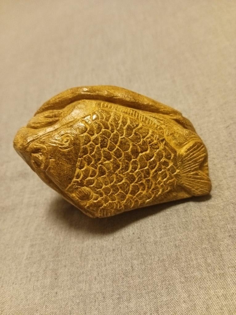 Zeepsteen Vis Sculptuur met Krabscharen, Antiek en Kunst, Minder dan 20 cm, Ophalen of Verzenden, Handgemaakt, Steen of Keramiek
