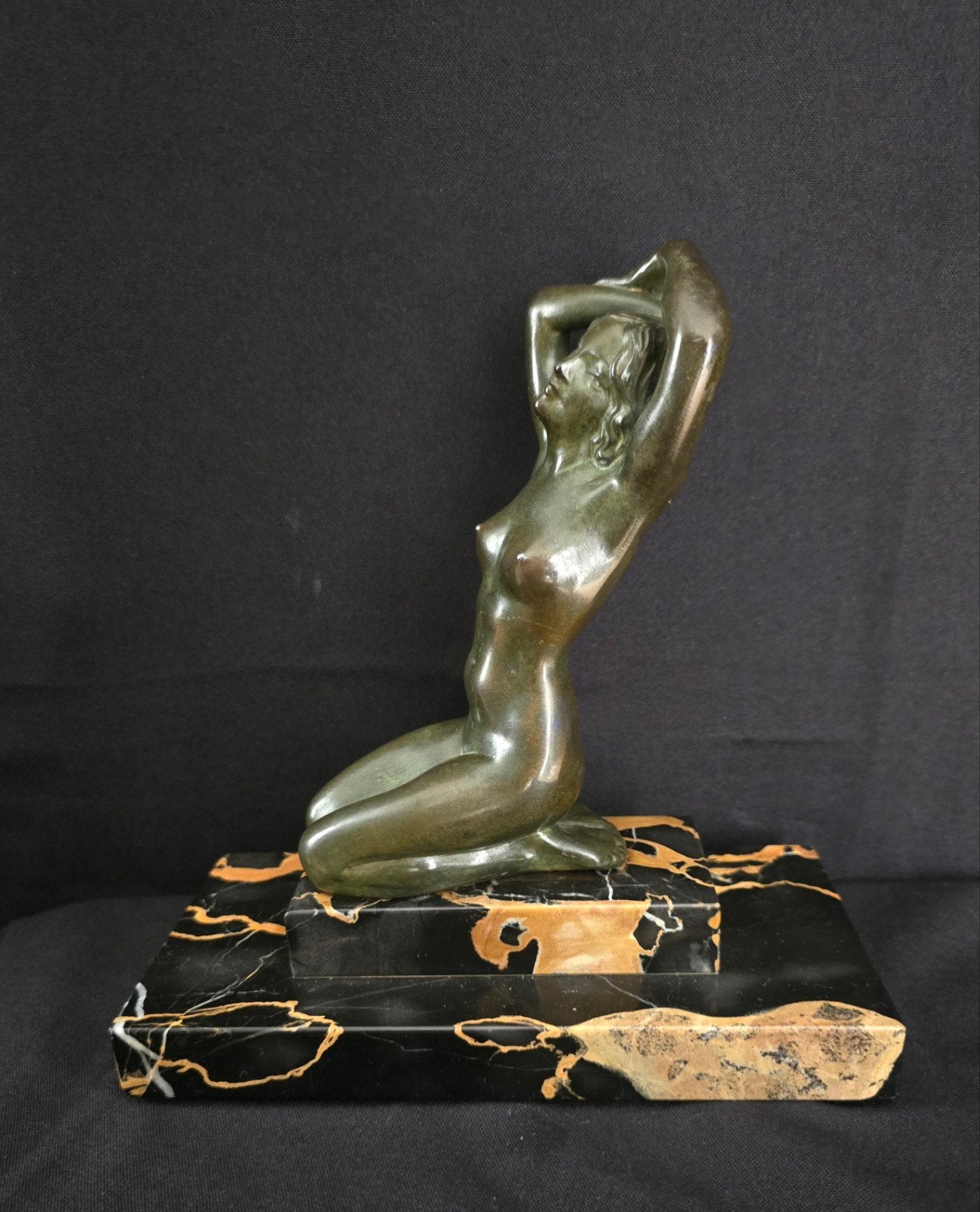 Art Deco beeld,  dame naturel,  gesign. M. Font, 1900 - 1930, Minder dan 20 cm, Art deco, Ophalen of Verzenden, Brons