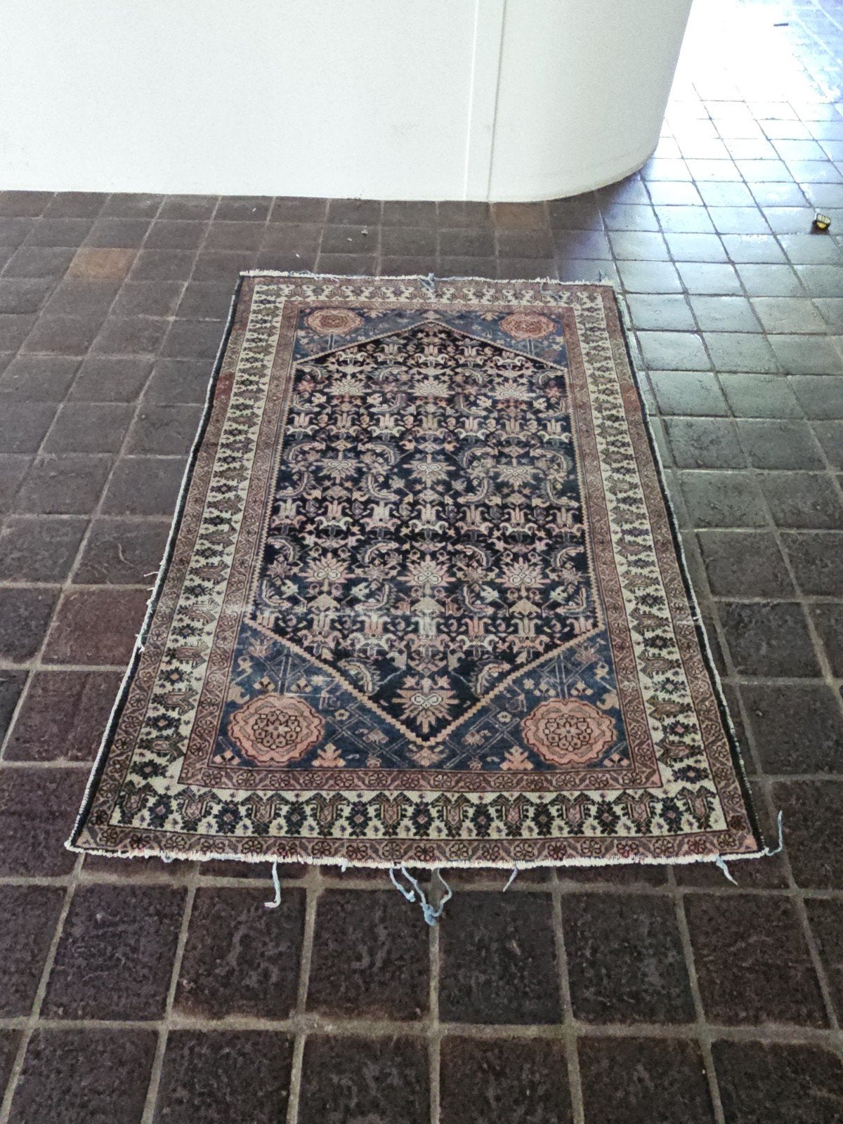 Vintage Perzisch tapijt, Saroug, blauw met roze accenten, Ophalen, Gebruikt, 100 tot 150 cm, Blauw