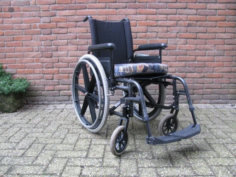 Breezy inklapbare rolstoel met aluminium frame 41 cm breed, Ophalen, Inklapbaar, Zo goed als nieuw, Duwrolstoel
