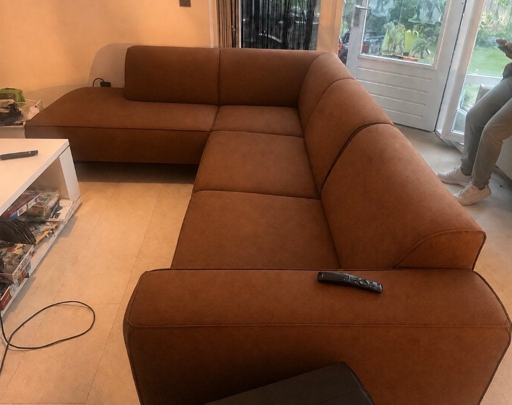 Ruime cognacbruine hoekbank – 278 cm breed, Ophalen, Overige materialen, 250 tot 300 cm, Gebruikt