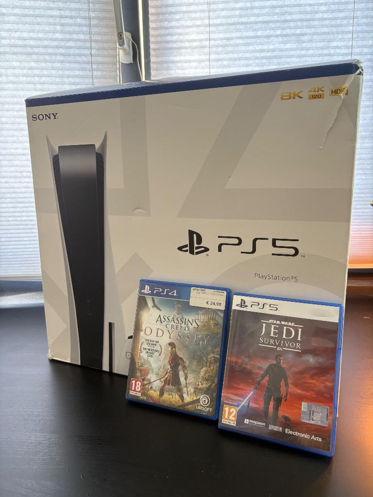 Playstation 5 met controller en 2 games, Ophalen of Verzenden, Zo goed als nieuw, Overige genres, Eén computer