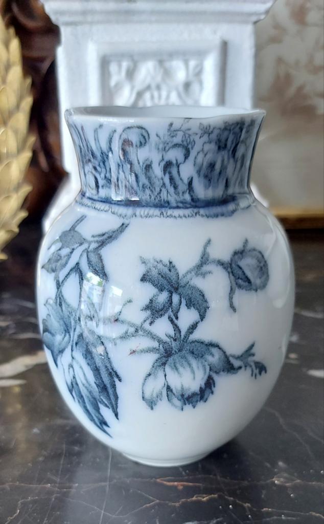 19e eeuws Engels vaasje van Doulton decor peony, Ophalen of Verzenden