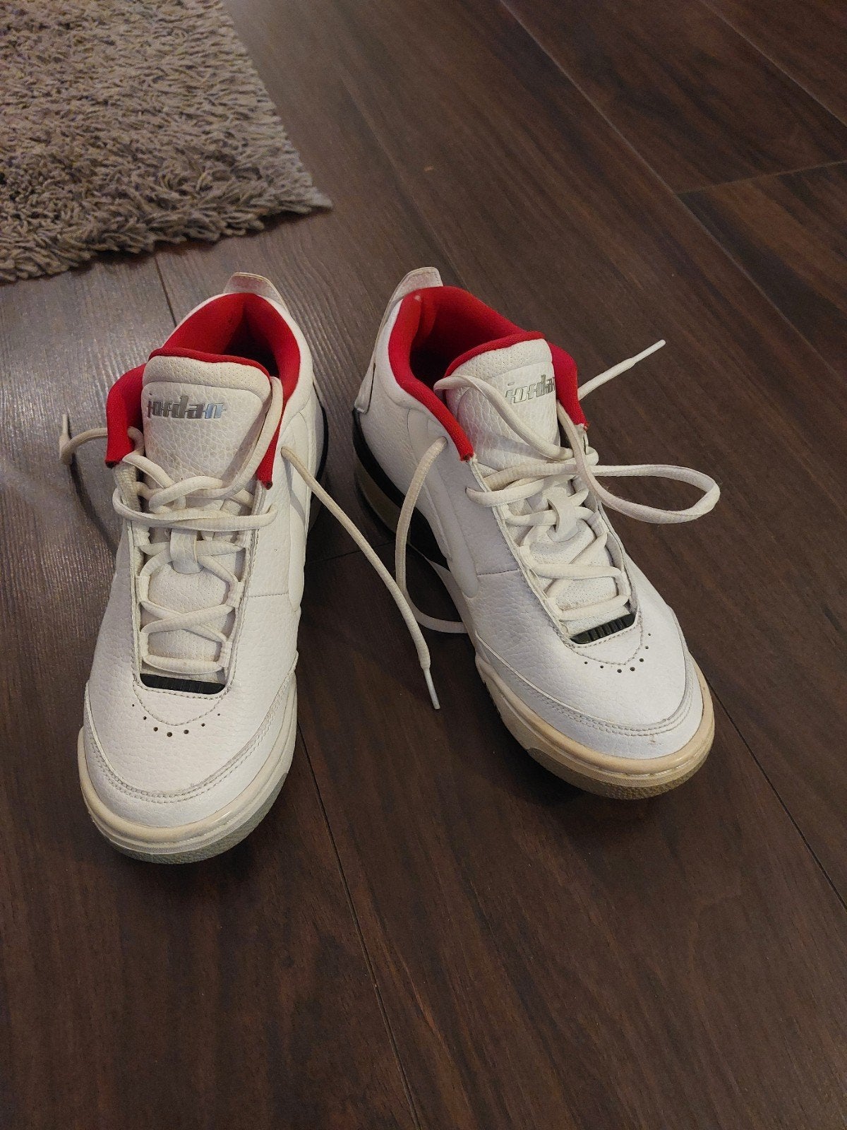 Jordan sneaker voor jongen/meisje. Wit met rood.mnt 37.5, Ophalen, Wit, Jordan, Sneakers of Gympen