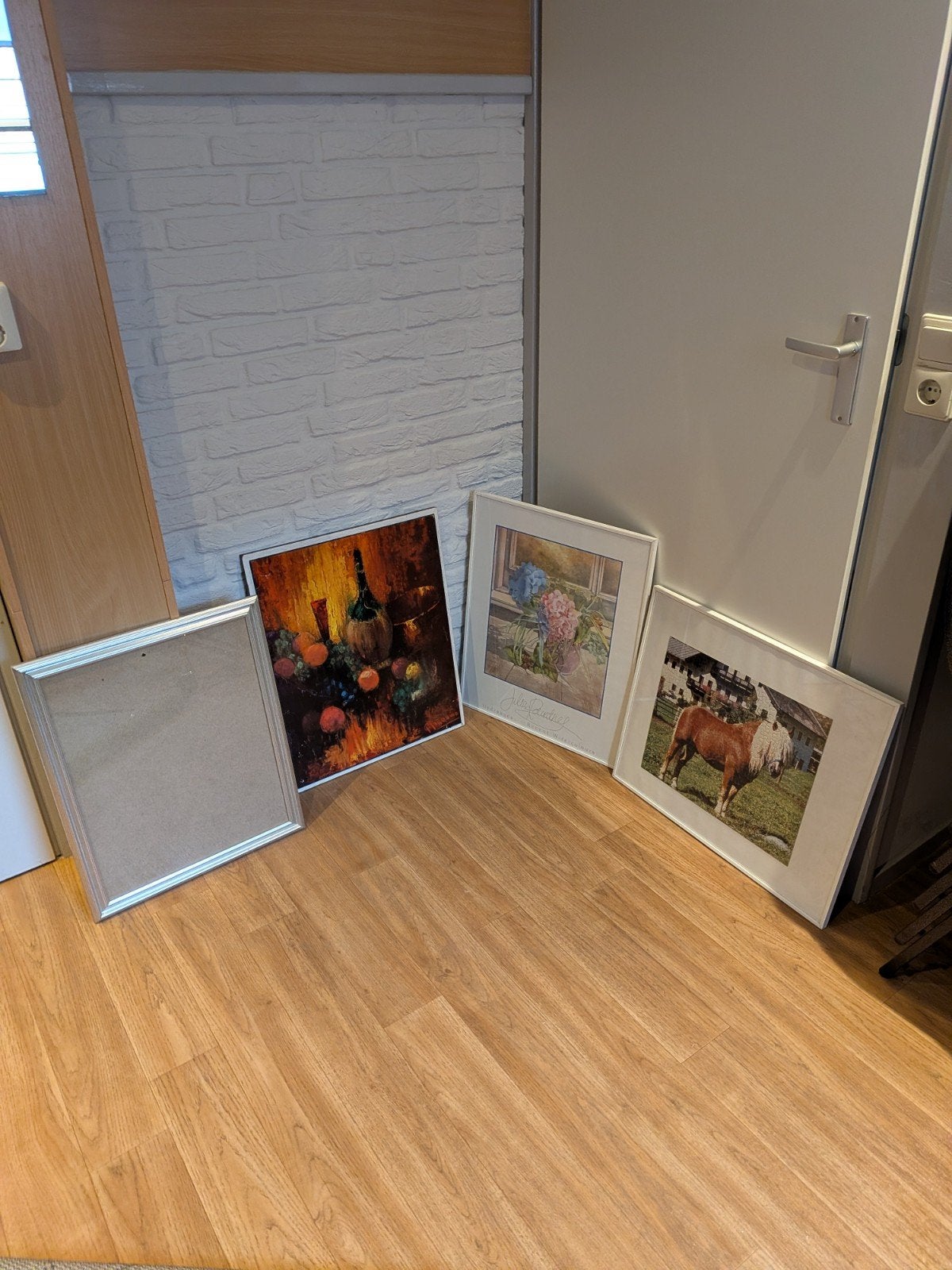 fotolijsten en een schilderij, Huis en Inrichting, Woonaccessoires | Lijsten, Kunststof, 60 cm, 50 cm, Ophalen of Verzenden