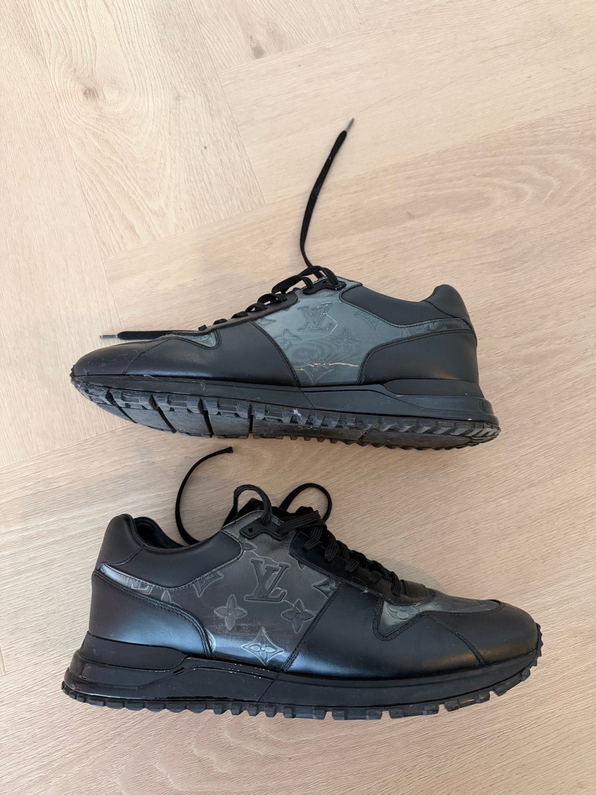 Louis Vuitton Run Away Sneakers Heren Maat 42 Zwart Originee, Zwart, Ophalen of Verzenden, Sneakers of Gympen, Gedragen