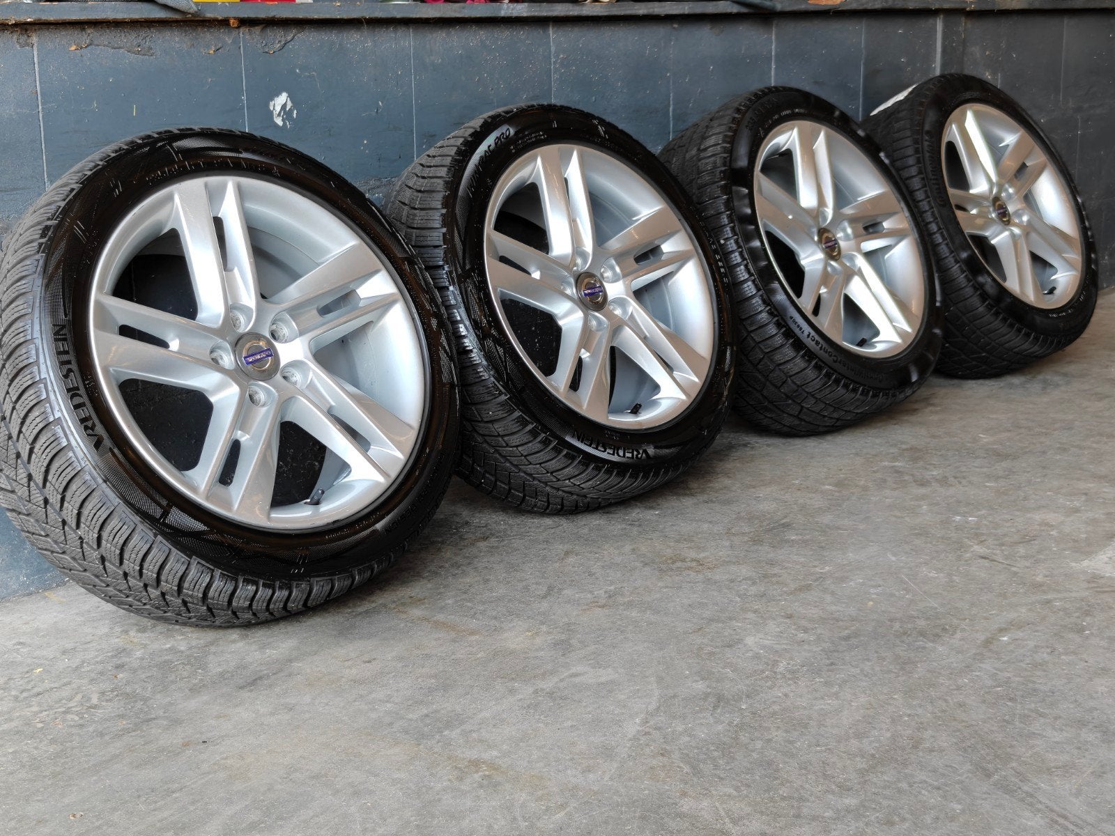 17" Originele Volvo V60 V70 Winterset "Sadia", Gebruikt, Banden en Velgen, Onbekend, 17 inch