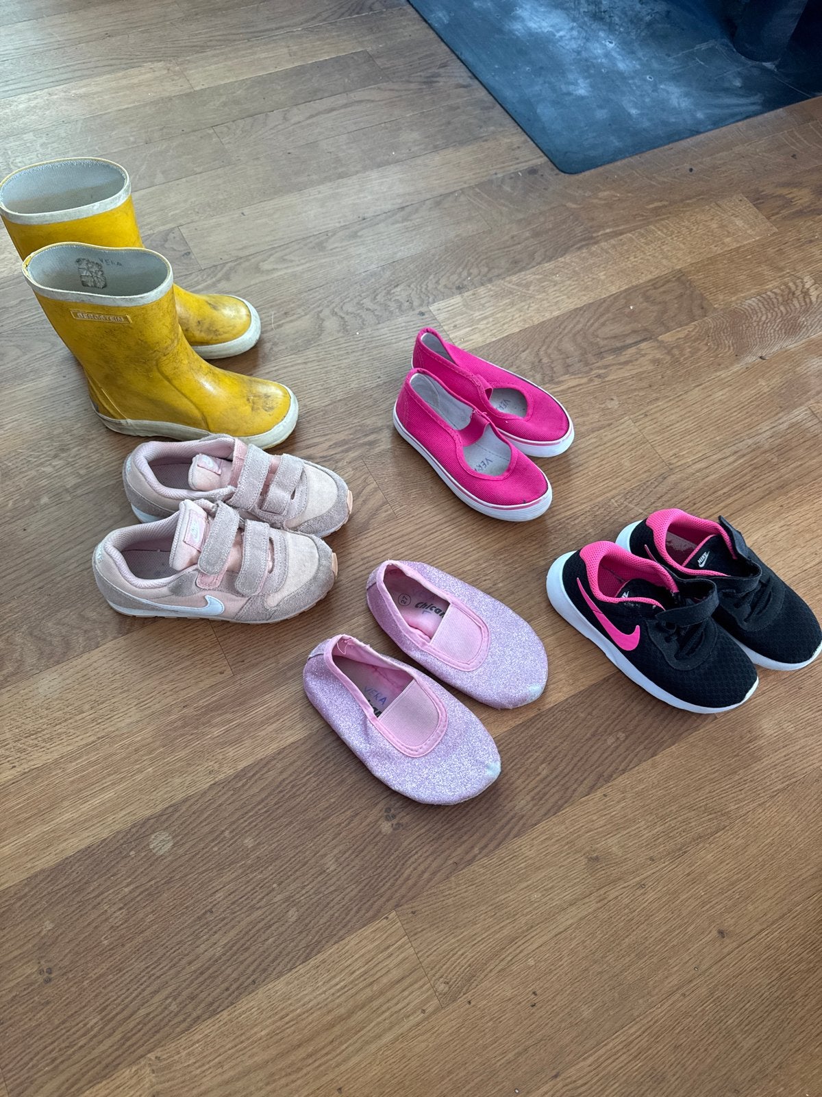 Meisjes schoenenpakket: Bergstein, Nike en gymschoenen maat, Ophalen, Gebruikt, Meisje, Laarzen