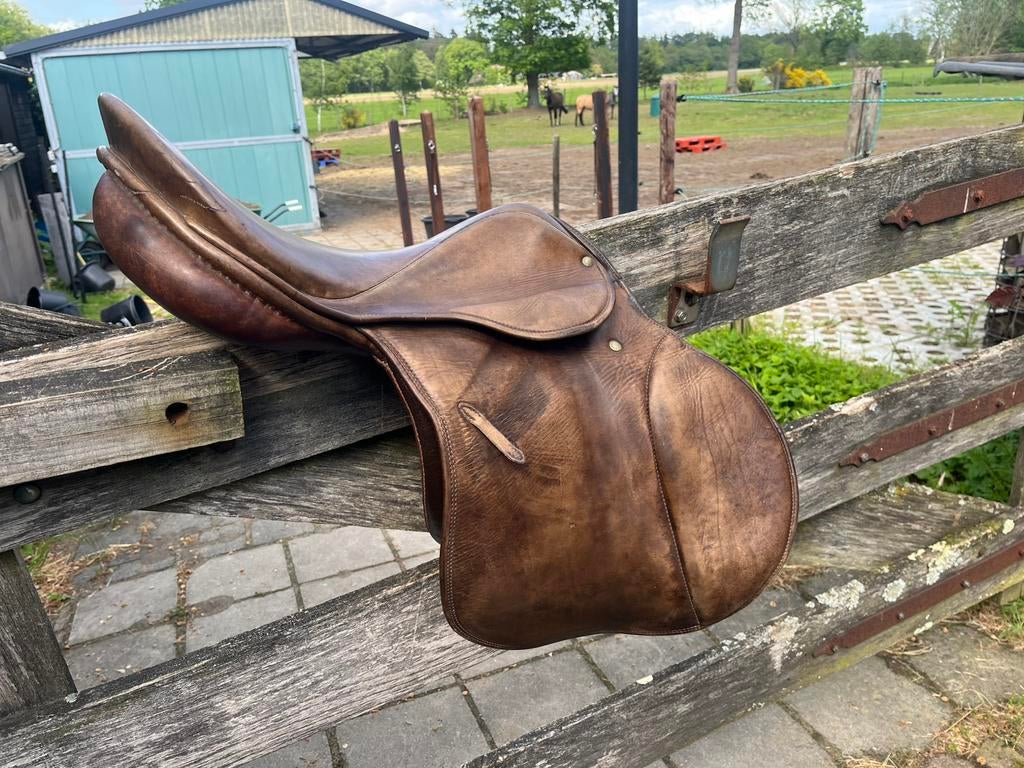 Decoratie zadel - mooi leren Stubben springzadel 16,5 inch, Western, Gebruikt, Ophalen of Verzenden, Goud